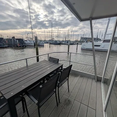 Unique Houseboat Near Amsterdam * מוניקנדאם