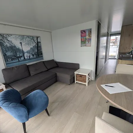 בית נופש Unique Houseboat Near Amsterdam