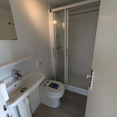Unique Houseboat Near Amsterdam * מוניקנדאם